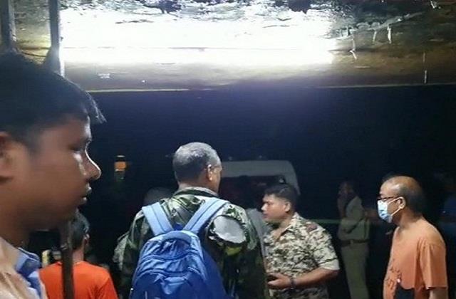 punjabkesari's tweet image. पश्चिम बंगाल: कूचबिहार में बड़ा हादसा, वाहन में करंट लगने से 10 लोगों की मौत, कई घायल
m.punjabkesari.in/national/news/…

#WestBengal #CoochBehar #DJSystem #Current #Kanwadiya #Death