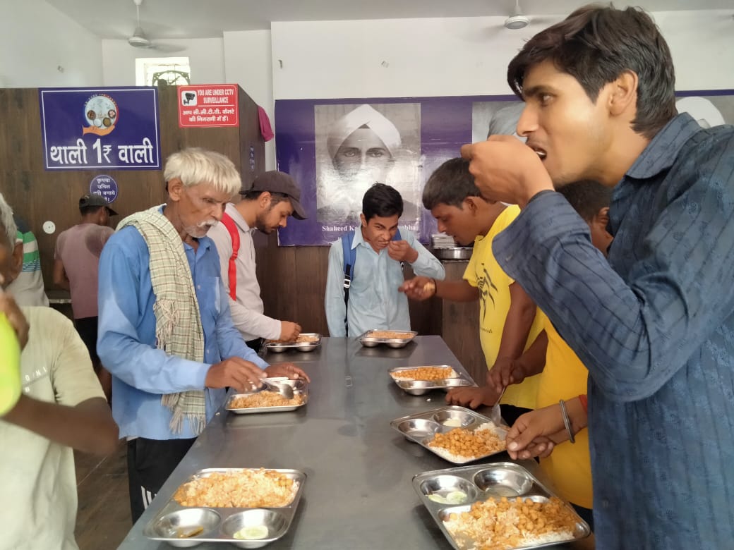 ggf_india's tweet photo. Nearly 1-in-10 people in the world experience severe levels of food insecurity.
Our #JanRasoi is trying to do its best to overcome food insecurity by providing nutritious food to the needy.

#NutritionforZeroHunger #people #foodsecurity #JanRasoi #ThaliEkRupayWali #Community https://t.co/je3iotqRyW