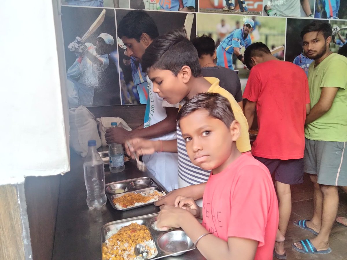 ggf_india's tweet photo. Nearly 1-in-10 people in the world experience severe levels of food insecurity.
Our #JanRasoi is trying to do its best to overcome food insecurity by providing nutritious food to the needy.

#NutritionforZeroHunger #people #foodsecurity #JanRasoi #ThaliEkRupayWali #Community https://t.co/je3iotqRyW