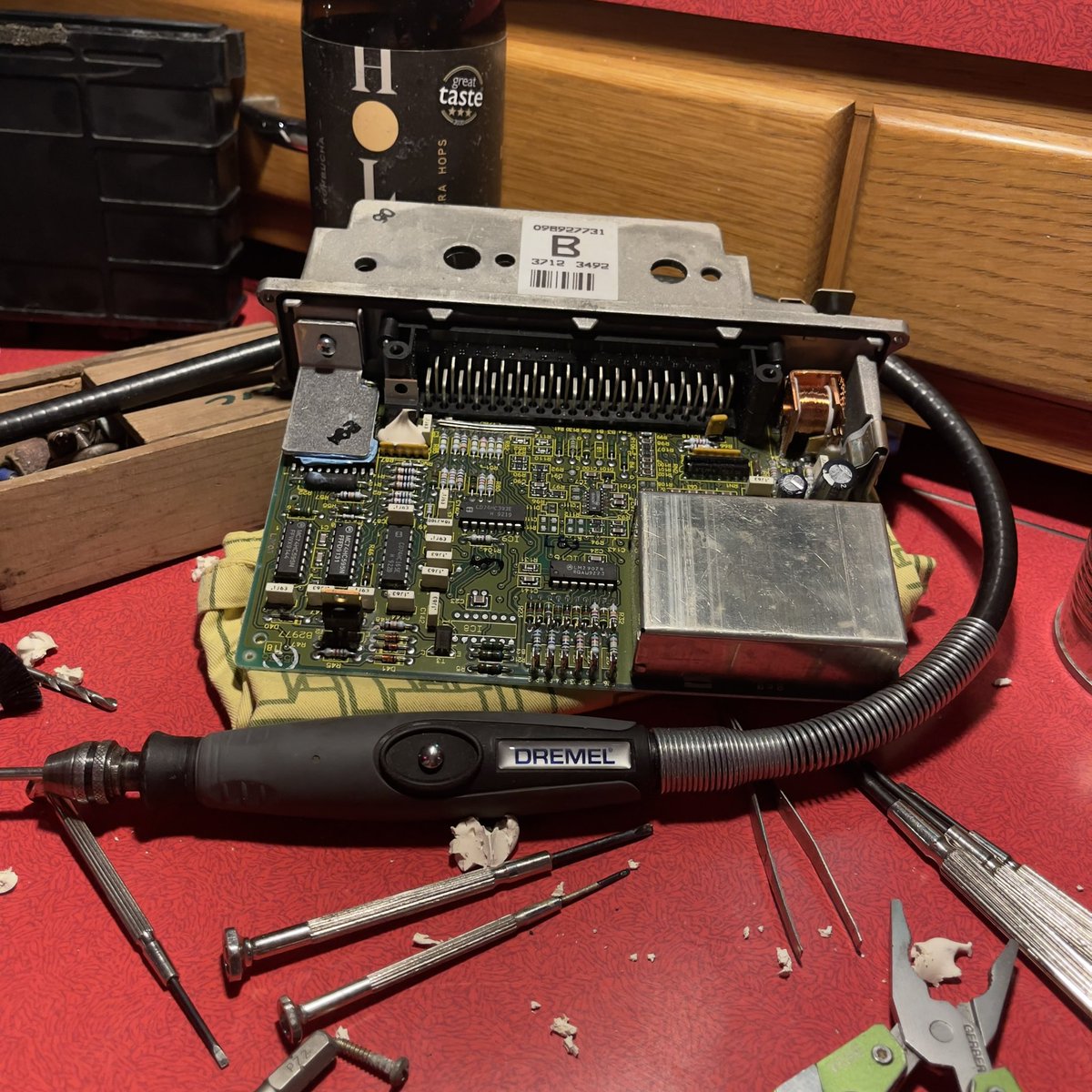 knowitpaul's tweet photo. Replacement T4 gearbox ECU with no guarantee it will solve the problem: £500+
Former 1978 School Electronics Club Captain: two transistors and a capacitor: £2.72
#vwt4 #westy #eurovan https://t.co/axn6tATYyq