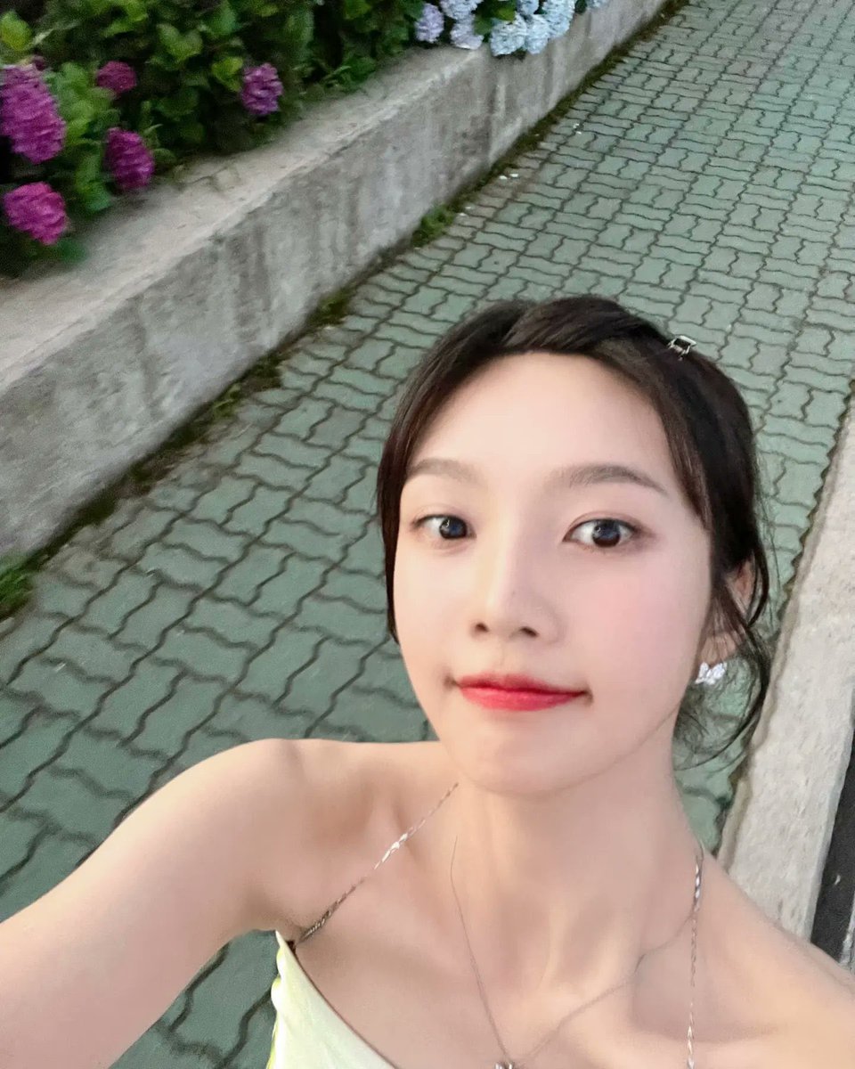 joysteakk's tweet photo. haetnim mom #8YearsWithRedVelvet ๐ https://t.co/kOt0YMibw7