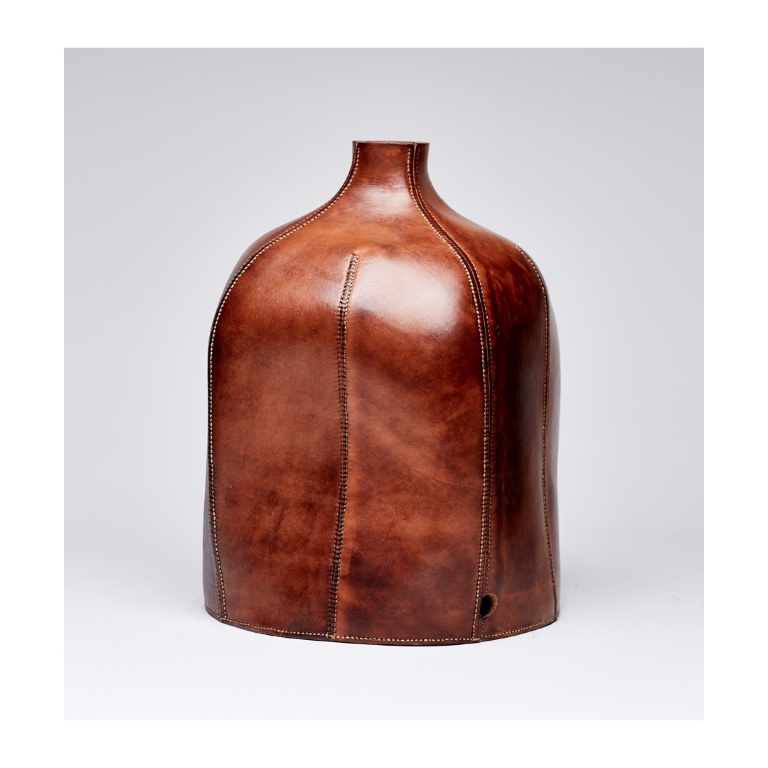 If you’re a maker looking for free support from experienced trainers and the knowledge of the Cockpit team, you’ve one week left to apply to @LCNLondon

All the details you need &gt;&gt; bit.ly/3nVfyGR 

Pic: Frances Pinnock leather sculpture by <a href="/aluncallender/">Alun Callender Photography</a>