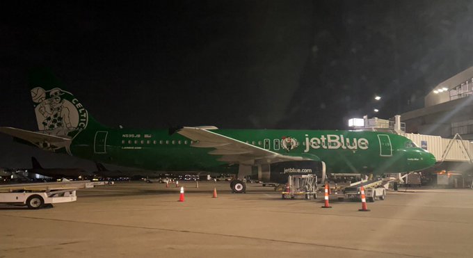 JetBlue has a dope ass livery. https://t.co/9Qhe4V6n6l