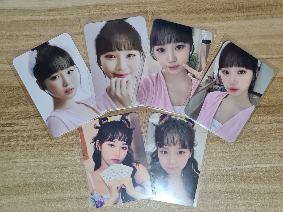 dubchuwanwin's tweet photo. Unpacked this just in time for Chaewon day. 😊💚 Thank you @navelyscart! #navelyproof https://t.co/Z5scKp7jMU