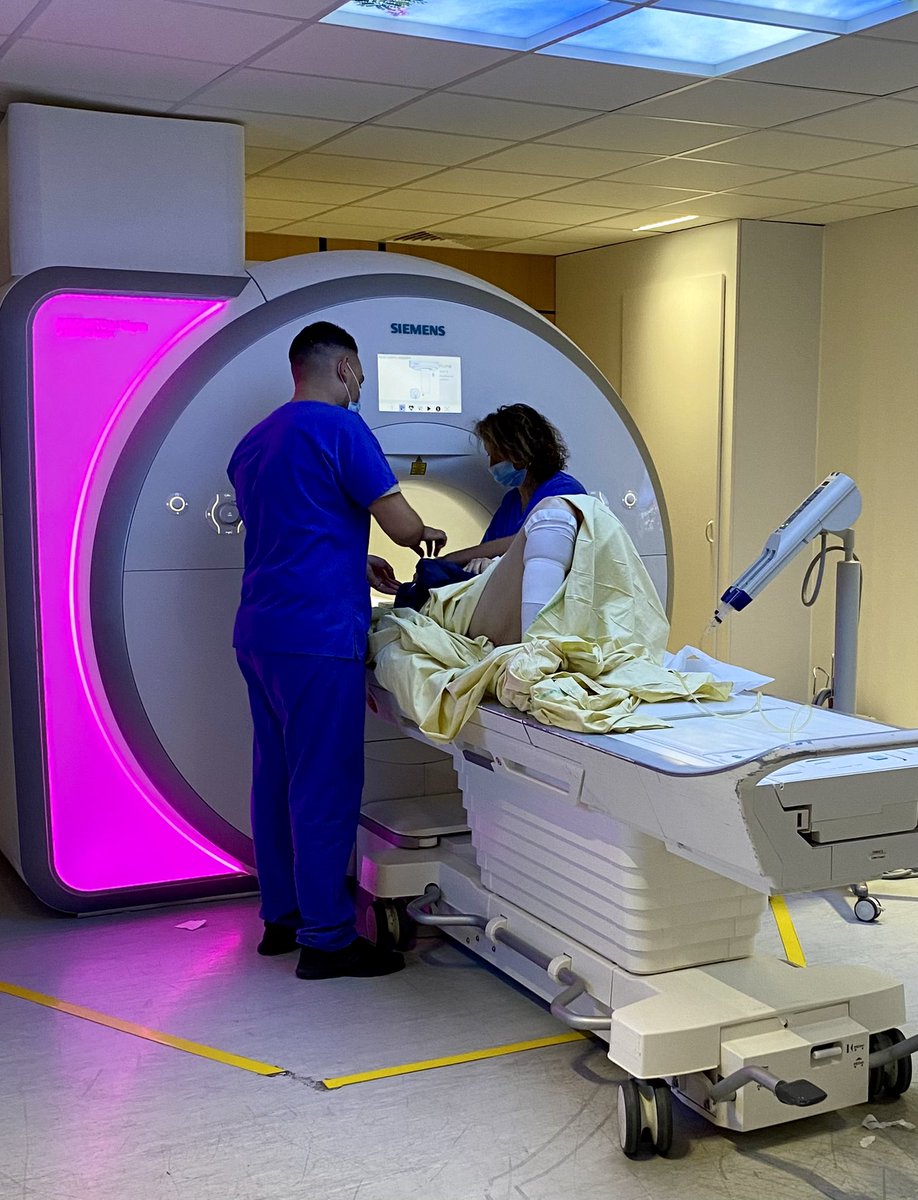 cyriltrd's tweet image. Pas de vacances pour les urgences…
#AVC #Thrombectomie