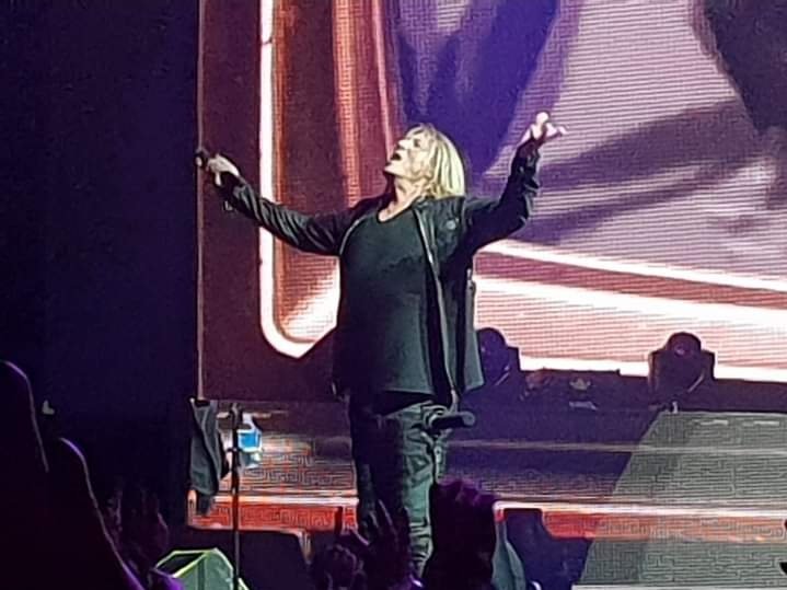 A very happy 63rd birthday to Mr. Joe Elliott of ! 
