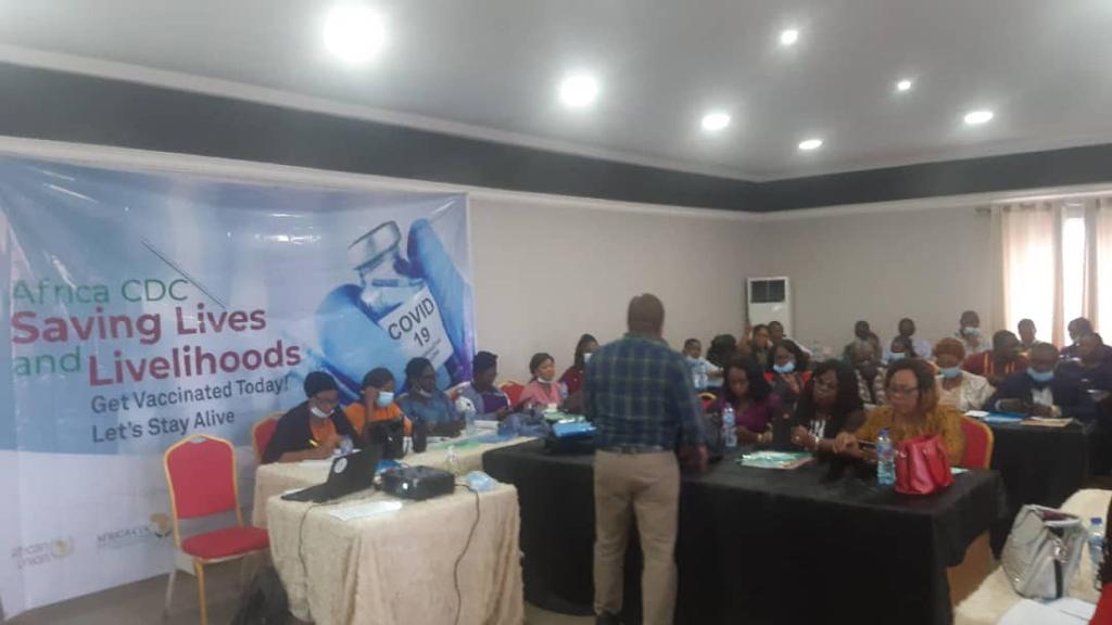 AfricaCDC's tweet photo. @AfricaCDC through the Saving Lives &amp; Livelihoods Programme #SLL supported State #ToT trainings in #Nigeria in preparation for the upcoming strategy to scale up #COVID19Vaccination in the country.
#AfricaResponds #NewPublicHealthOrder #OurAfricaCDC #SavingLives #SavingLivelihoods https://t.co/81RAWfhGdR