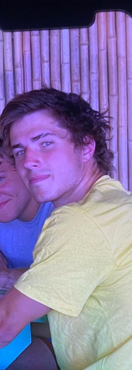 The PVPD is looking for Braydon Roberts.  He is a 16 year old that did not come home after work last night,  last seen at Taco Republic wearing his uniform, &amp; now listed as a runaway.  He is approx 5'9", 150 lbs, brown hair, &amp; hazel eyes. Call 913-642-6868 if you see him.