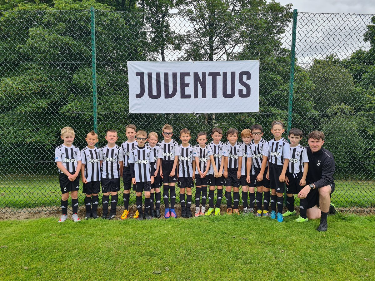 JuveAcademyScot's tweet photo. Our AM Groups in Glasgow @UofGSport 

🦓⚽️🏴󠁧󠁢󠁳󠁣󠁴󠁿

#ForzaJuve #JuventusAcademyScotland #Glasgow https://t.co/hvzHaE1qqC
