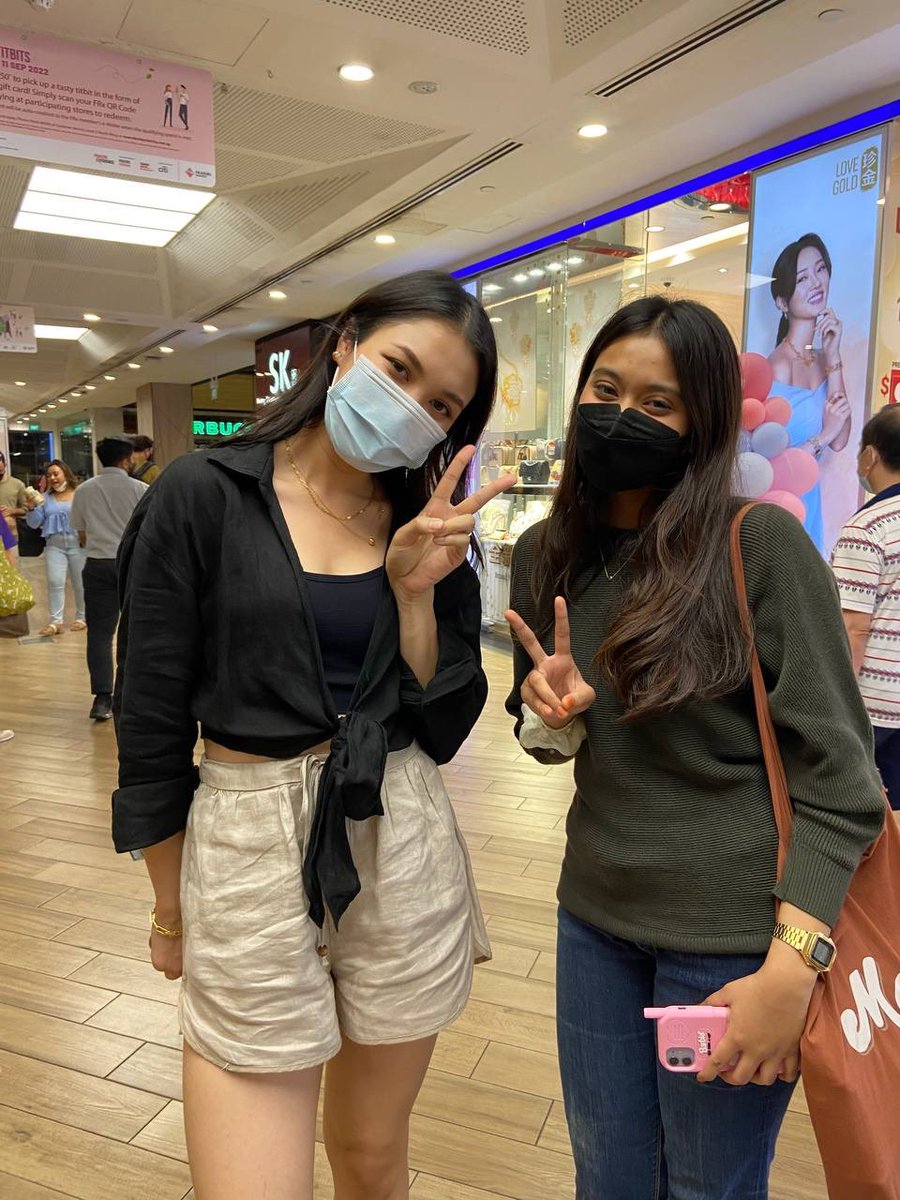 adreeanana's tweet photo. OUT OF ALL PLACES I MET ZAHIRAH MACWILSON AT NORTHPOINT IM SHAKINGG 🤍🤍 @zahirahmac https://t.co/CvXbbEou9M