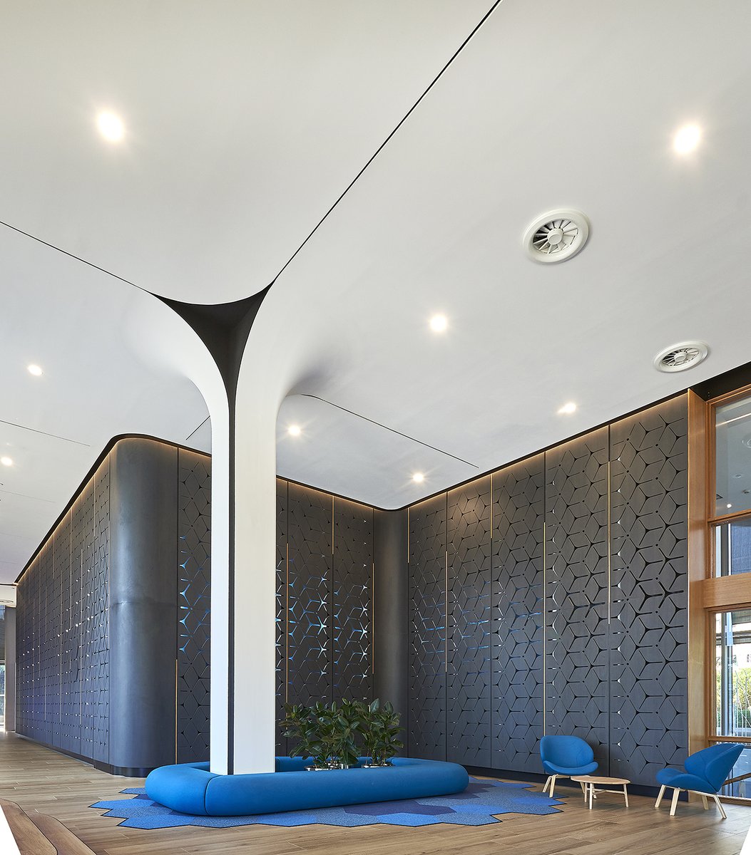 ColonialOficina's tweet photo. La arquitectura de inspiración mediterránea de #TorreMarenostrum ha sido reconocida a nivel internacional. Estamos orgullosos de comunicar que su vestíbulo, diseñado por el estudio de arquitectura @sanzpont, ha recibido el premio de Oro en los #NovumDesignAward 2022. https://t.co/WF4gLuV1vi