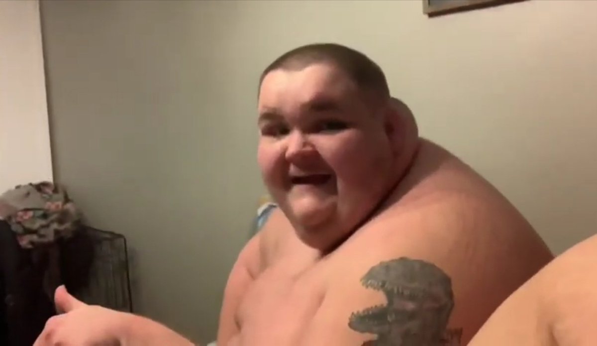FattyOoc's tweet photo. Fatty says he's going to shave his head once he reaches 500k #Airsoftbaldy https://t.co/J7Kxc22Nev