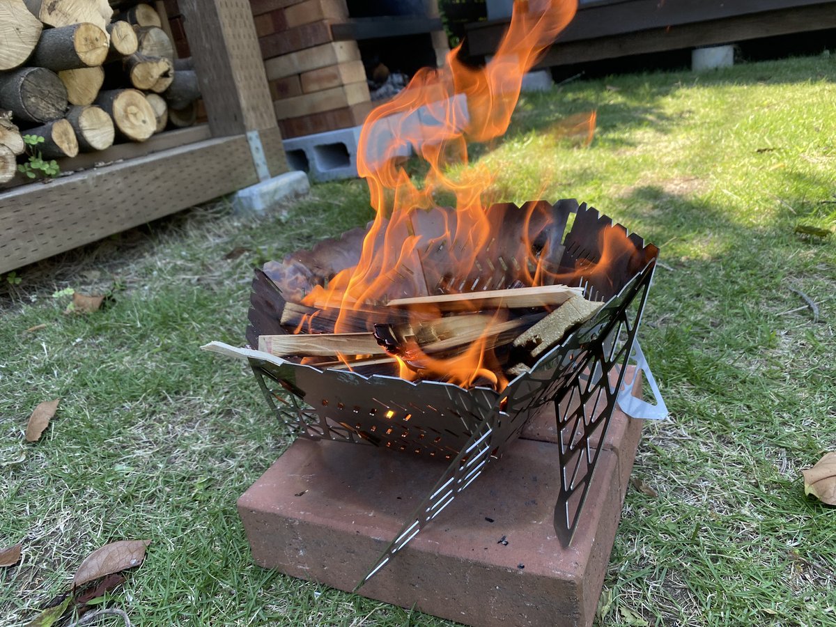 BridgesFact's tweet photo. 本日、記念すべきFireFin-A4-の初注文が入りました❗️
初めて商品が売れるって、ここまで嬉しいんですね笑

納品され次第、お客様に発送したいと思います👍

#FireFin
#焚火台
#キャンプ好きと繋がりたい https://t.co/jFSDtiKAJb