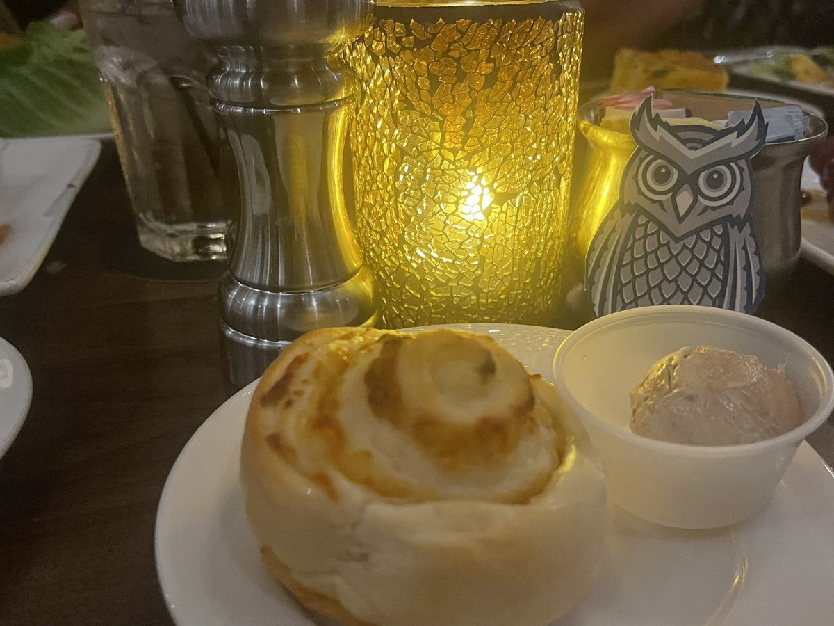 Ollie had dinner at the Taste of Texas with friends.  #OllieAdventures <a href="/KISDMcElwain/">McElwain Elementary</a>