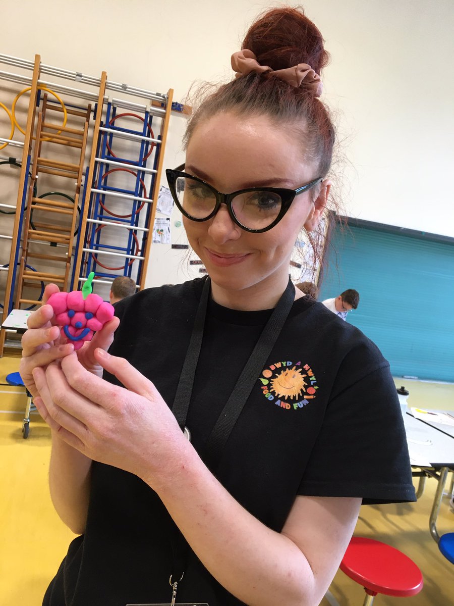 Food_Fun2022's tweet photo. The children absolutely loved creating food animation with @Head4arts this afternoon at Roseheyworth @Food_Fun2022 
@foodandfunwales @WelshLGA https://t.co/Df8PARAiGI