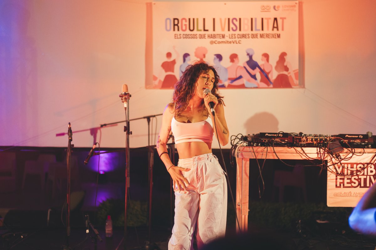 ComiteVLC's tweet photo. Ha pasado un mes del #VihsiblesFestival ⚡ y aún tenemos el buen saborcito de lo bien que lo pasamos 🌈😍

📸 @brava_es
🏛️ @centredelcarme 

#vihsibles #LovingDiversityVLC #VIH #festival #verano #valencia #cccc #LGTBI #OrgullValencia #ComiteVLC https://t.co/r7HtYs7sY6