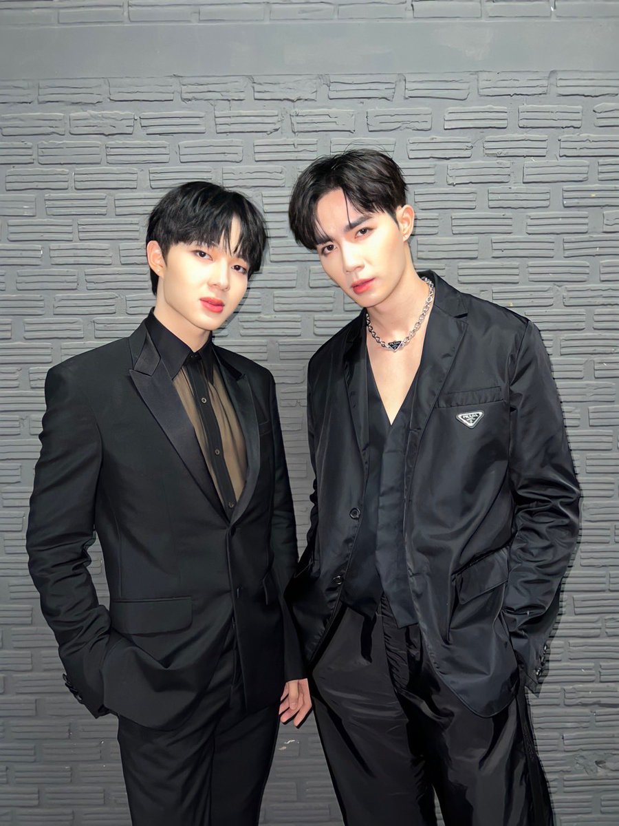 kiwi_znn's tweet photo. OMGGGGGG NUNEW IN SEE THROUGH SHIRTTT YALLL FOR FISH SAKEEE!!MY MANIFESTING HAS BEEN ANSWERED AKSKSK OMGGGGG I GONNA GO JUMP OFF A CLIFFFFF BYEEEEE AKSSJSJSSJ 

P'ZEEEE BETTER GATE KEEPING YOUR BBY BOY WELL TONIGHT OR ELSE 🌚  

#ClashdeCartier #CartierThailand 
#ZeeNuNew #ซนซน https://t.co/MpqD9APJZr