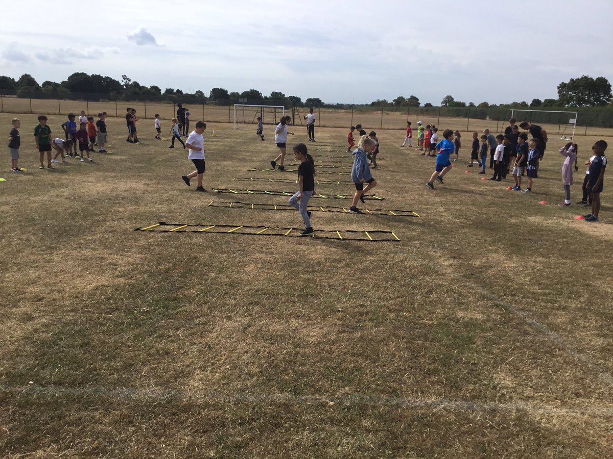 SAQ warmups not only fun but improves footwork too! Speed Agility Quickness! 🙌 <a href="/JohnBramstonSch/">JohnBramston Primary</a> <a href="/OfficialUKA/">UKA</a>