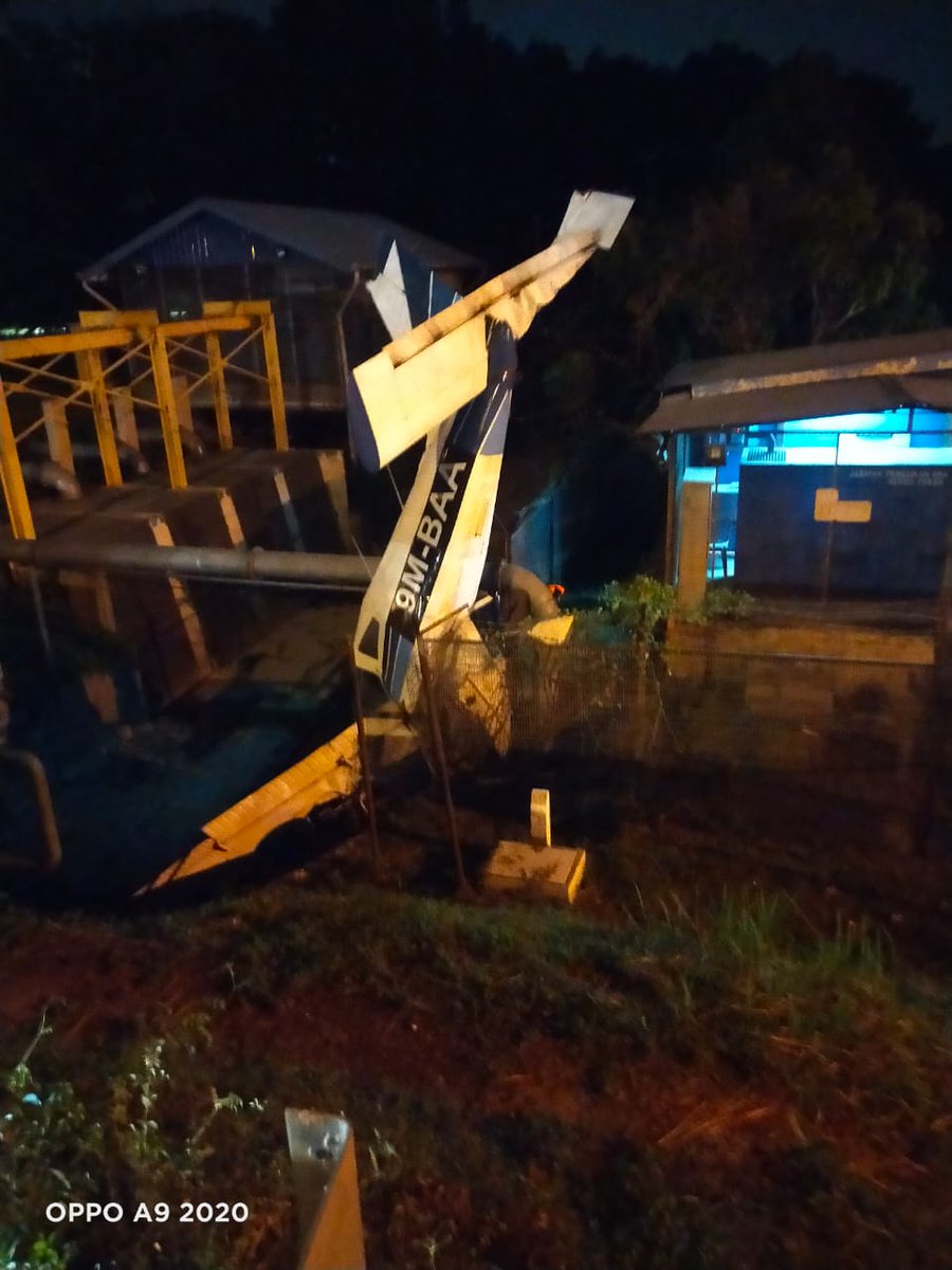 One light training aircraft just crash in Ipoh.
The Piper PA 28 struck ground near Gunung Rapat.

As of now, the aircraft still stuck in drain. 

Pray for 9MBAA.