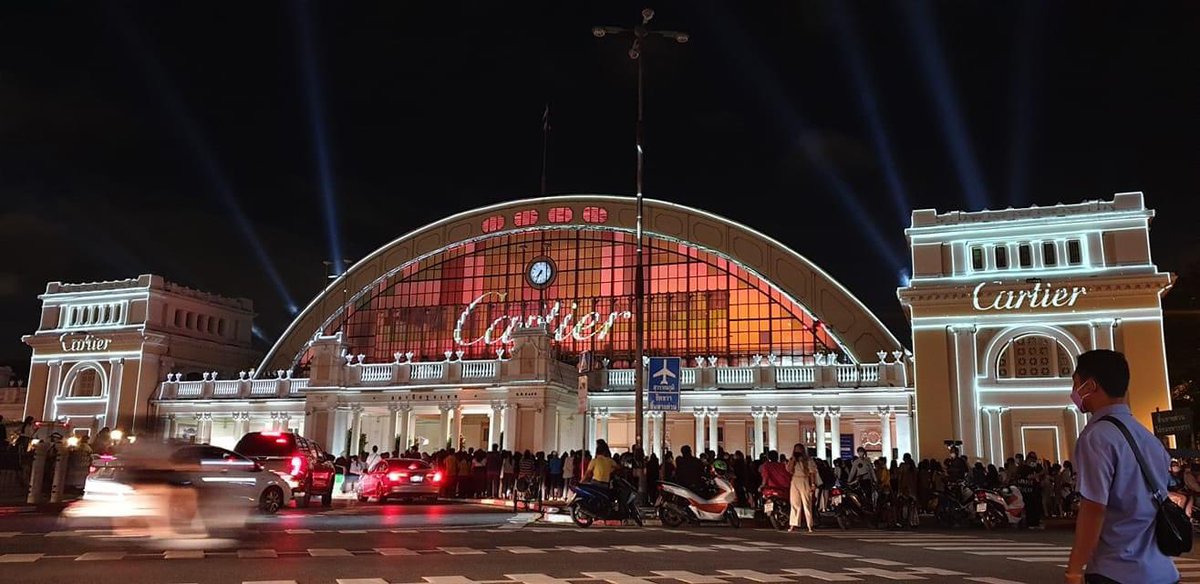 hamzterzkub's tweet image. จริงๆ หัวลำโพงจัดไฟแบบวันนี้คือสวยมากนะ ทรงคุณค่าอาคาร ลายเส้นตัวสถาปัตยกรรมชัดมาก ก่อนหน้าคือดูไม่แพงด้วยไฟเปลี่ยนสีได้ จริงๆ อาคารแบบนี้ยิงไฟ และเสริมเส้นในส่วนโครงสร้างสำคัญ แค่นี้ก็โคตรสวยแล้ว

อยากให้เก็บ lighting นี้ไว้