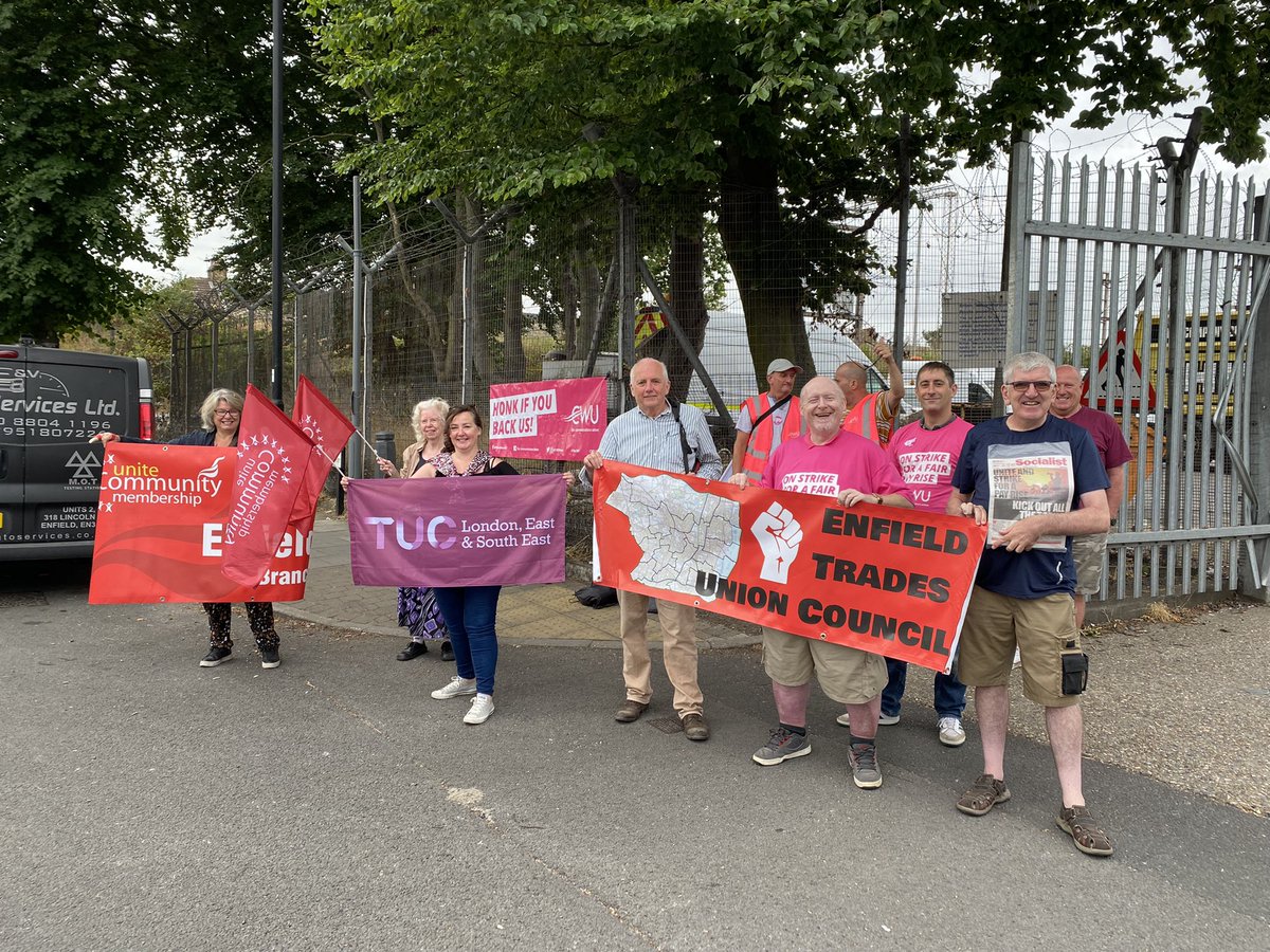 cwuglc252's tweet photo. @RMTunion , @tuc, @unitetheunion , Enfield trades council, big thank you for your support on the pickets line this morning in Enfield https://t.co/dHIhVOf2Oq