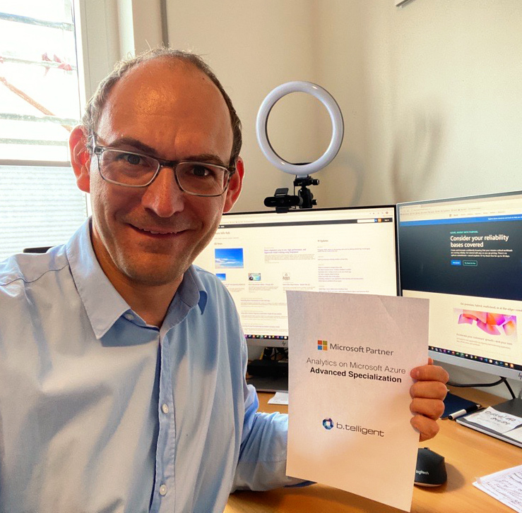 Letzte Woche haben wir einen wichtigen Meilenstein 🪨 in unserer Microsoft Partnerschaft erreicht. Nach erfolgreichem bestehen der Prüfung dürfen wir jetzt die "Analytics on Microsoft Azure - Advanced Specialization"  auf unsere Fahne schreiben. #azure #analytics #microsoft