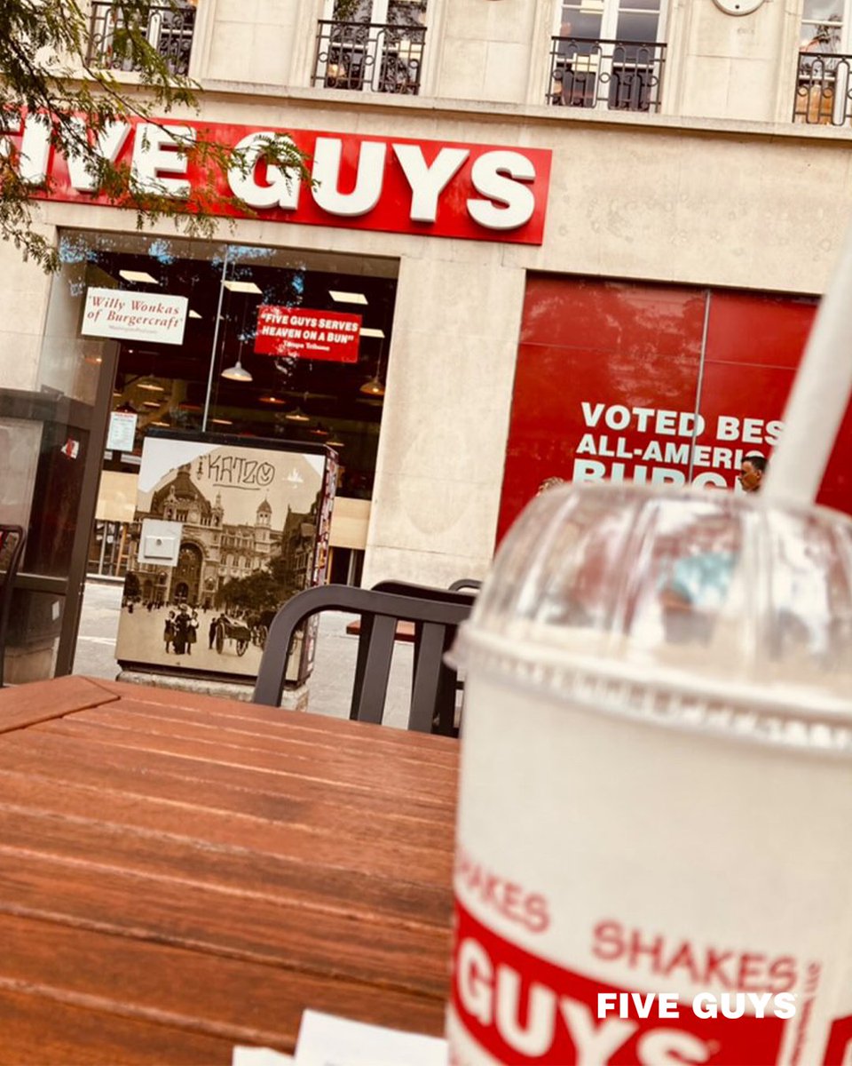 Milkshake Monday of Terrace Tuesday? Bij ons maakt het niet uit welke dag het is. Ons terras in Antwerpen is vernieuwd, en onze shakes zijn zoals altijd ijskoud en supervers. Wie zien we deze week? 🥤☀️
(📸 : rayy_h2 | Instagram)
