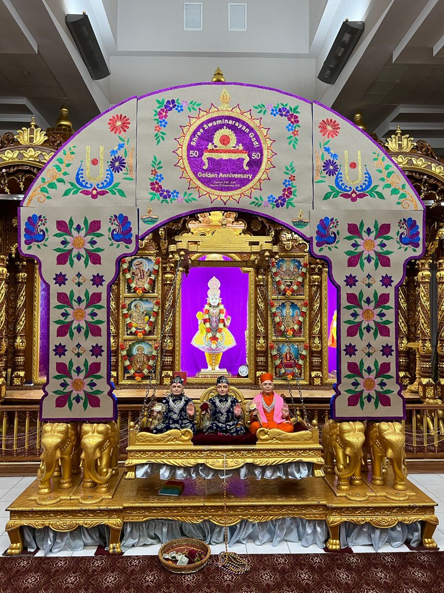 SGadiNewJersey's tweet photo. Divine Hindola Darshan at Shree Swaminarayan Temple - Secaucus
#SwaminarayanGadi #Swaminarayan
#Hindola #Darshan #JaySwaminarayan
#SecaucusTemple #NewJerseyMandir https://t.co/Eebqla5X5a