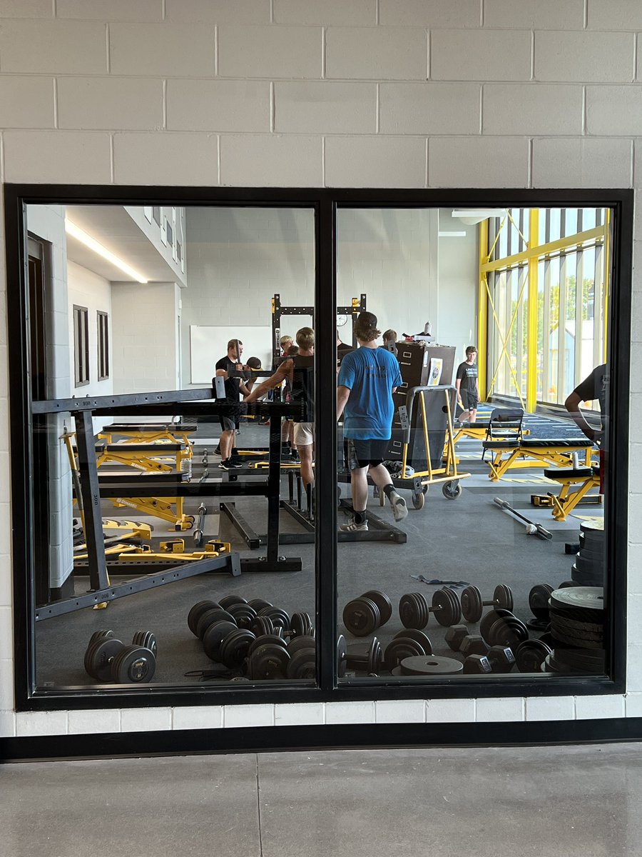 It’s moving day at LCSD! ‘Getting that weight room put together! 💪🏼