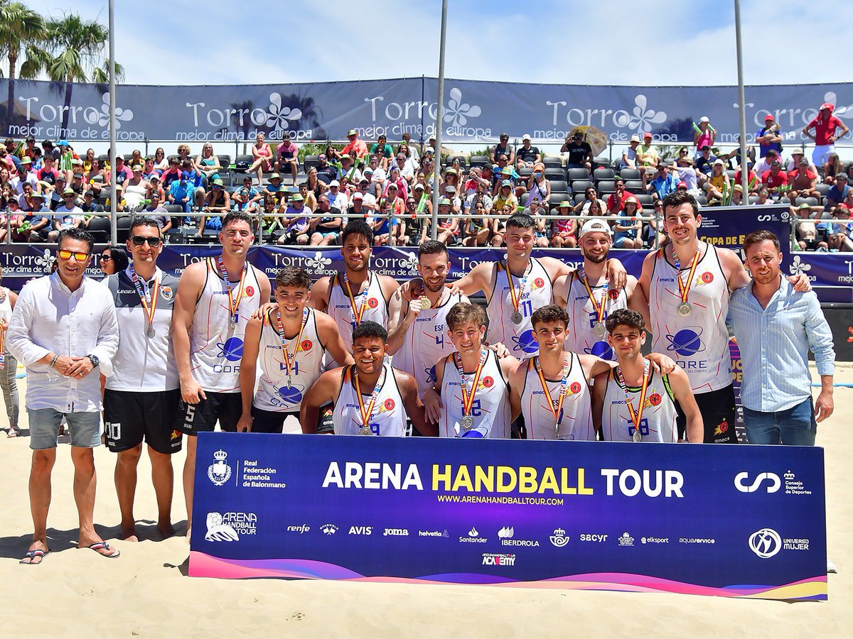 fedmadridbm's tweet photo. 🤾🏻‍♂️🏖 BM PLAYA | @bmplayalcala, primero en senior femenino, @CBParla, segundo en senior masculino y @BMGetasur senior y cadete fenenino terceros en el ranking final del @ArenaHandballT 2022 

#balonmanomadrileño https://t.co/piApQAc0gF