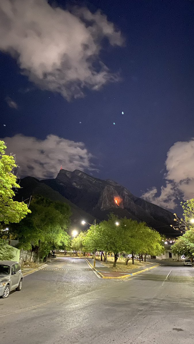JacobsOfficial's tweet photo. @AerospaceCorp @esa @roscosmos  @NASA  @EJTO_FAM_GN Chang Zheng 5B pieces might still falling today near Mexico around 0100 hr - 01 Aug  near Monterrey and Veracruz , Mexico #incendiocerrodelasilla #CerroDeLaSilla #Monterrey #CZ5B #changzheng5B @lopezobrador_ @samuel_garcias https://t.co/ahcPrTQh85