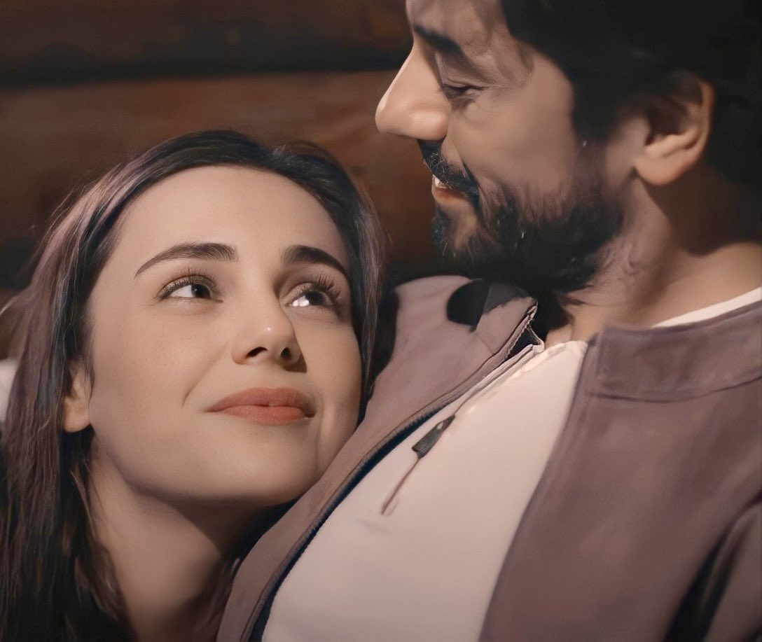 MDiziland's tweet photo. Sadece #AyFer Sadece #GökMur 
#YagmurTanrisevsin 
#GökhanAlkan 
🥰🥰🥰 https://t.co/f4E86T6zBL