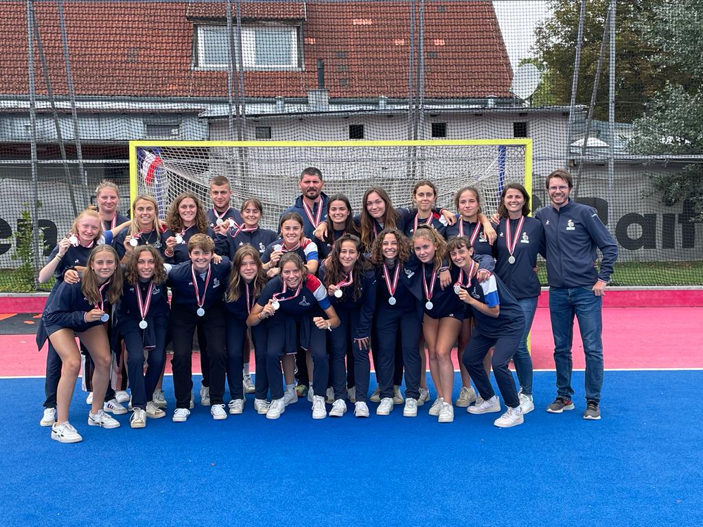 FF_Hockey's tweet photo. ✅ Objectifs validés ✅ 

Les Equipes de France U21 repartent de Vienne et Gand avec la satisfaction d'avoir atteint l'objectif 🤩 

Retrouvez les résumés des matchs et les photos ➡️ https://t.co/QrR1Xf5ceK

📸 Cédric Martin

--

#RisingStars #EHJC2022 https://t.co/6j9bFTSrrS