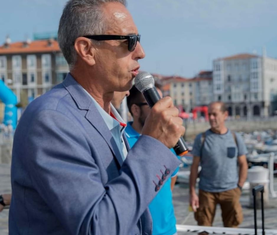 MariUncilla's tweet photo. En esta edición X de los 10k Castro-urdiales, volvemos a tener el placer por séptimo año consecutivo de contar con la presencia de José Manuel Abascal, como embajador de los 10k Castro-urdiales, haciendo una vez más las labores de speaker. 
INSCRIPCIÓNES https://t.co/1qus2wimRM https://t.co/is0bI5dMzZ