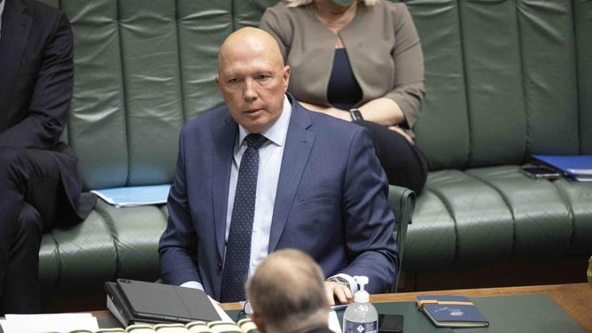Joeontheloose's tweet photo. ‘Did that just happen?’: Peter Dutton backflips on petrol prices >> https://t.co/1KDFPwQDPP - #PeterDutton has made an extraordinary decision to grill the Prime Minister over one thing, despite his previous opposition. #auspol #Petrolprices https://t.co/LzXr58LHQQ