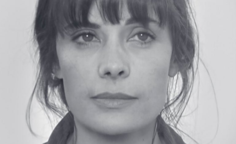 lau_patrice's tweet photo. Pensée ce 1er août pour Marie Trintignant💜
Mais aussi pour ttes celles, inconnues, qui vivent aujourd’hui, dans la peur, peur de rester, peur de partir, peur d’être retrouvée, peur de parler, de n’être pas crue, soutenue. Avt hier une femme, 32 ans a été tuée par son ex. La 62e https://t.co/na2un3g2JQ