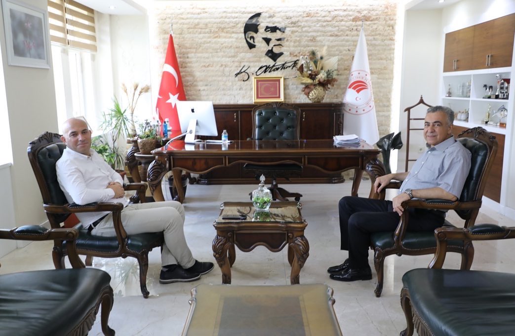 antalyailtarim's tweet photo. Devlet Su İşleri 13. Bölge Müdürü Hayrullah Coşkun, İl Müdürü Gökhan Karaca’ya veda ziyaretinde bulundu. Kendisine yaptığı çalışmalarından dolayı teşekkür ediyor yeni çalışmalarında başarılar diliyoruz. 
#vedaziyareti https://t.co/llNh1BmsPi
