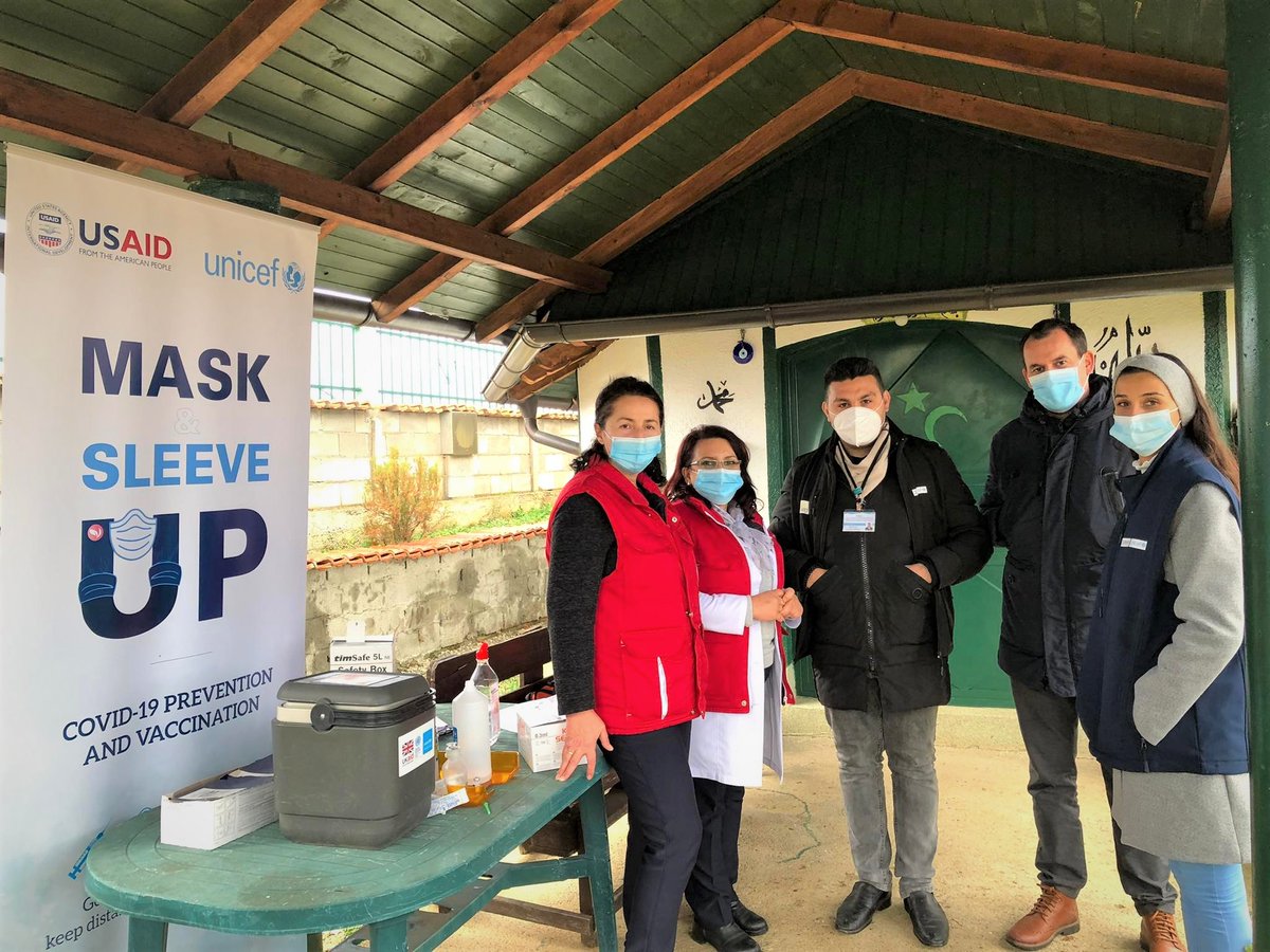 UNICEFKosovo's tweet photo. Makfirete Berisha the Head Nurse for vaccination in Main Center of Family Medicine in Gjakova, jointly w/ volunteers of @KosovaBethany tackled vaccine hesitancy among Roma, Ashkali &amp; Egyptian communities by providing proper information on vaccines during🚪to🚪vaccination campaign https://t.co/eeCgNq3wMN