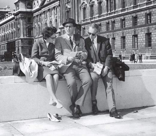 areasvellas's tweet photo. Annemarie Hubacher-Constam, Hans #Hubacher und Peter
#Issler (vlnr) in London, anlässlich einer Reise zum Studium von
botanischen Gärten (um 1970)...
#architecture #arquitectura #AnneMarieHubacherConstam #HubacherConstam https://t.co/dCq5OnMjvU