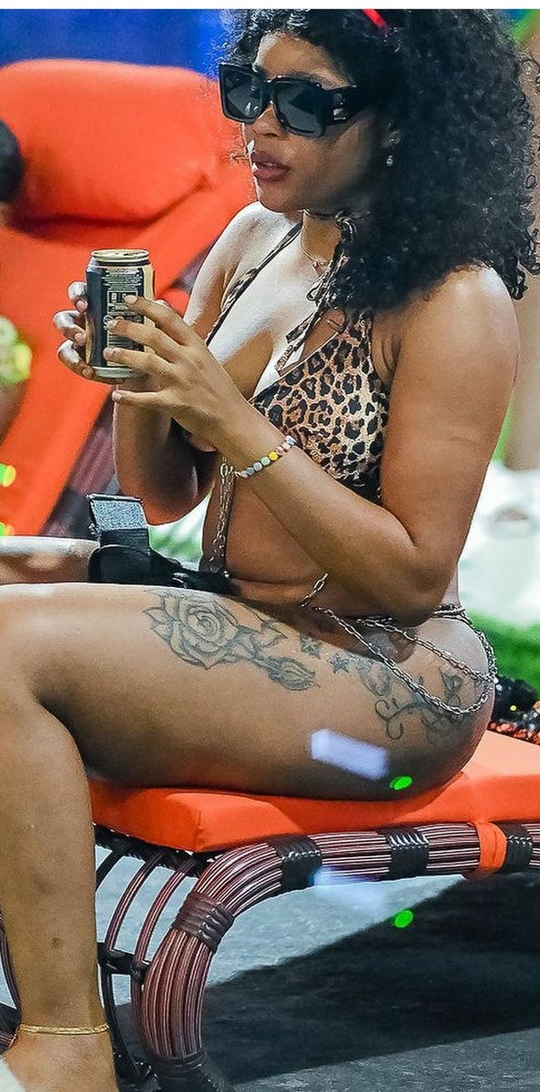 callmescosh's tweet photo. team chichi dont forget lets go hard with our girl #teamchi #BBnaija7 https://t.co/H5yjZqwIwq