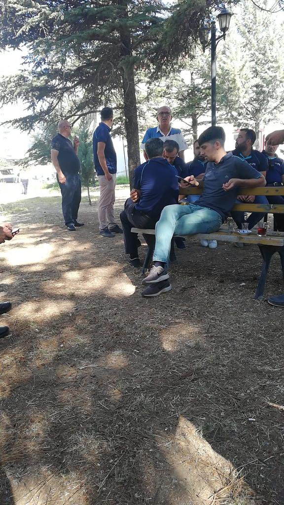 ptt_sen's tweet photo. Elazığ’da tam kadro direnişimiz sürüyor! 

Merkezlerdeki PTT yöneticilerini uyarıyoruz her gün yüz yüze bakıyoruz biz yapılan zulme çanak tutmayın. Herhangi bir arkadaşımızı tehdit eden zorbalık yapan kim olursa olsun hesabını sorarız! #PTTHaklarıVer https://t.co/8L4p637mS3