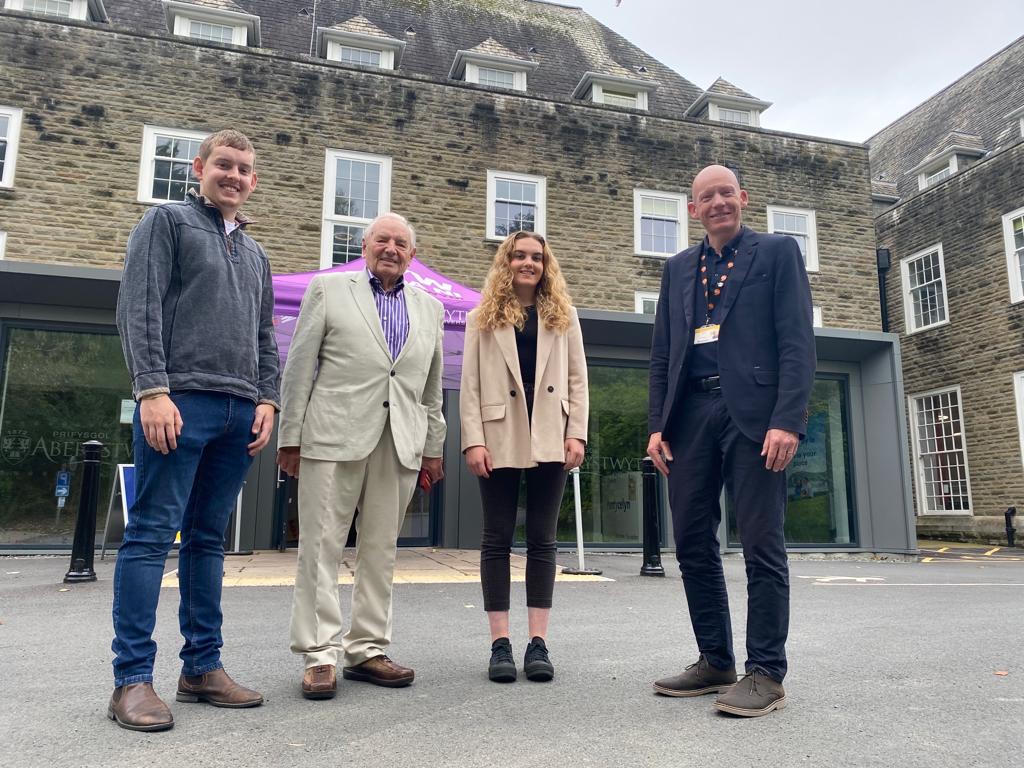 Braf iawn oedd croesawu gymaint o wynebau cyfarwydd nôl i Bantycelyn ar gyfer ein prynhawn agored ddoe, hyfryd eich gweld 

#Pantycelyn #CaruAber #steddfod2022