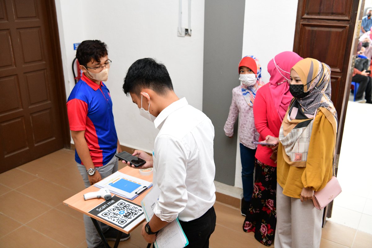 UMKPersediaan's tweet photo. JELI 31 Julai 2022 | Jabatan Persediaan Sains UMK (JPSU) telah menerima dan mencatatkan seramai 257 orang pelajar baharu Program Asasi Sains UMK bagi Sesi Akademik 2022/2023
#JabatanPersediaanSainsUMK  #AsasiSainsUMK #PraIjazahSainsUMK Kita #binalegasiumk Bersama #WeAreUMKFamily https://t.co/voSs1XxM2c
