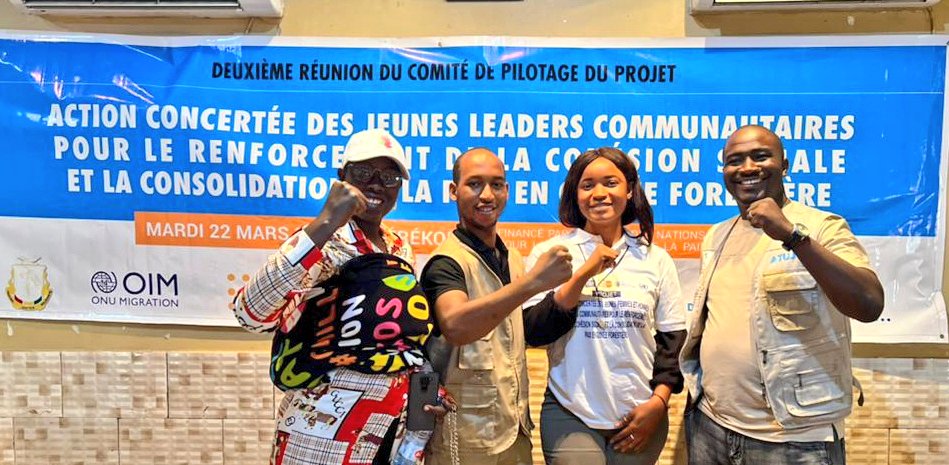 EntenteP's tweet photo. Projet:𝐀𝐜𝐭𝐢𝐨𝐧 𝐂𝐨𝐧𝐜𝐞𝐫𝐭𝐞́𝐞
OSCs, elles nous forment, conseillent, orientent pour la mise en œuvre des activités de paix dans nos localités. 
Nous leur remercions.
@oglmi2 @RoueOng @OIMGuinee @PBF_Guinee @unfpa_guinee @Onudhguinee @Mounaeljaouhari 
#Kibaro https://t.co/YErfRt1buf