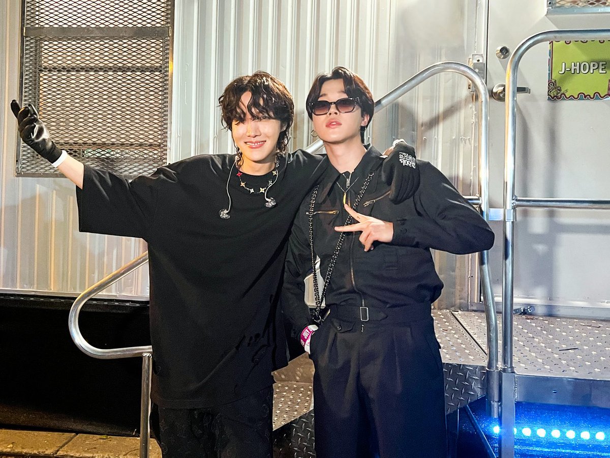 jihopesafe's tweet photo. now… https://t.co/Cdp7XqHQVQ