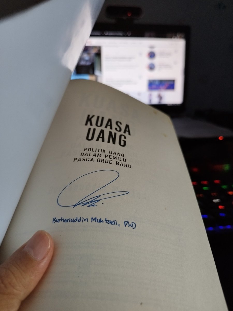 madrosid's tweet photo. Mengulang kembali bacaan yang ditandatangani oleh penulisnya @BurhanMuhtadi . Pas di hari pertama pendaftaran Partai Politik peserta Pemilu 2024. #kuasauang #politikuang #burhanuddinmuhtadi #pemilu2024 https://t.co/mh40i00Lqk