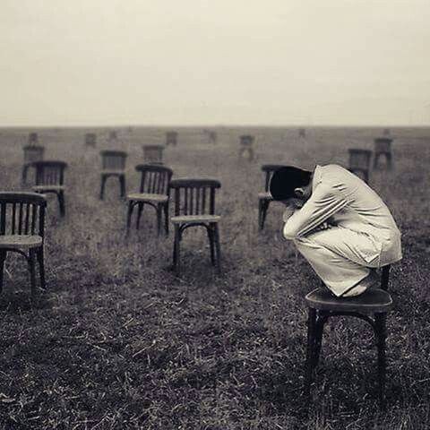 "Seçilmiş bir yalnızlık insanın sahip olabileceği en büyük lükstür." 

||Bukowski