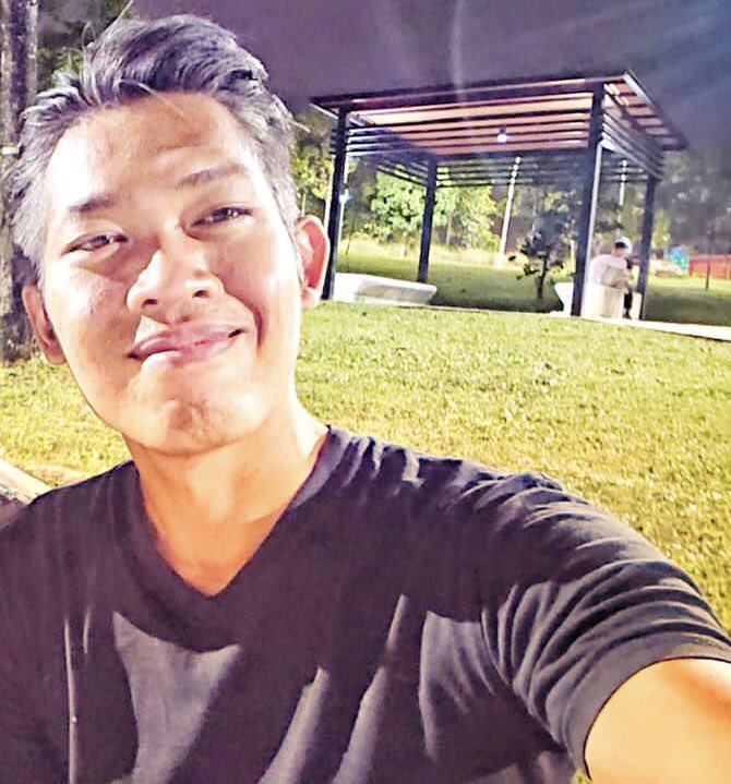 syukransaini's tweet photo. Hai guys. Kalau ada sesiapa yg kenal dgn lelaki ni Mohd Nursyukran Bin Saini tolong hentikan. Dah ramai sgt terkena dgn dia ni.
LARIKAN DUIT PEREMPUAN, DUIT MAJIKAN. Tak berhenti gali lubang tak kambus2. Tinder swindler Malaysia! https://t.co/mxppn8SE2X