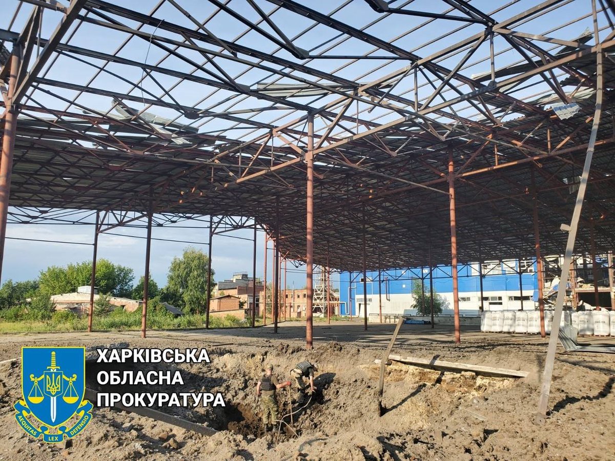 UFMPlatform's tweet photo. On August 1, around 2:00 a.m, #Russians launched a rocket attack on #Merefa, #Kharkiv district

As a result, the workshops of one of the enterprises were damaged, a fire broke out. The security guard of the enterprise was injured

📸 Kharkiv Regional Prosecutor's Office
#Ukraine https://t.co/YteuhMlcGV