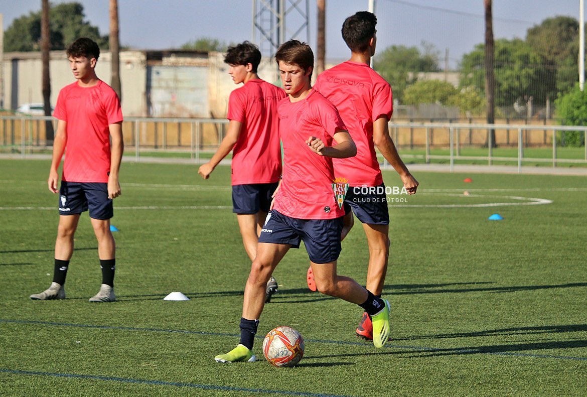 Cantera_CCF's tweet photo. 🔛 El #JuvenilACCF de Pedro López se pone en marcha 🏃🏻‍♂️⚽️
💚 #CanteraCCF https://t.co/FICiS6wyNH